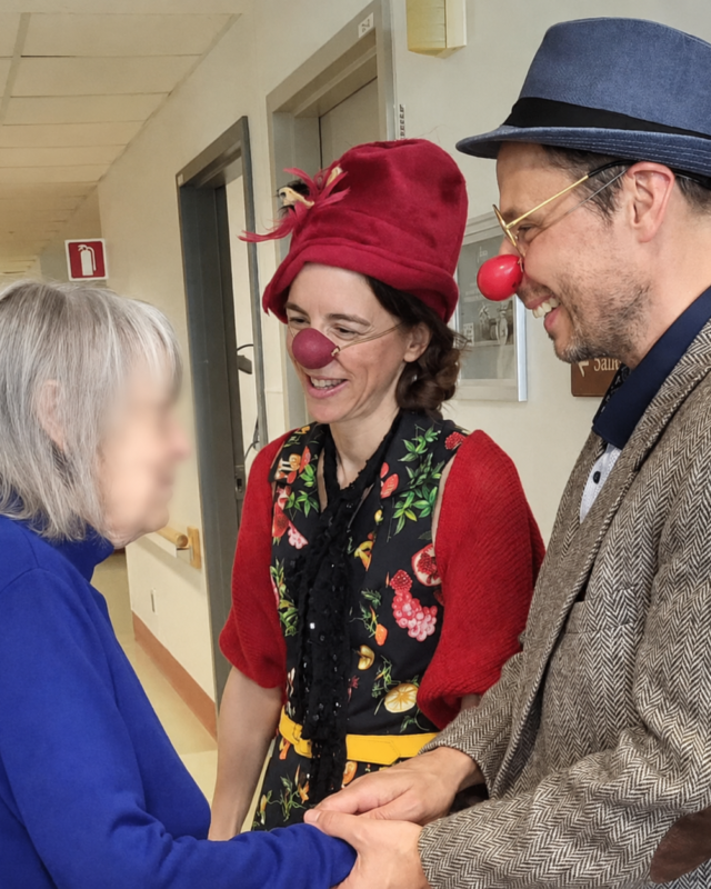 Martin Blais lors d’un atelier de clown social en CHSLD / Martin Blais during a social clowning workshop in long-term care