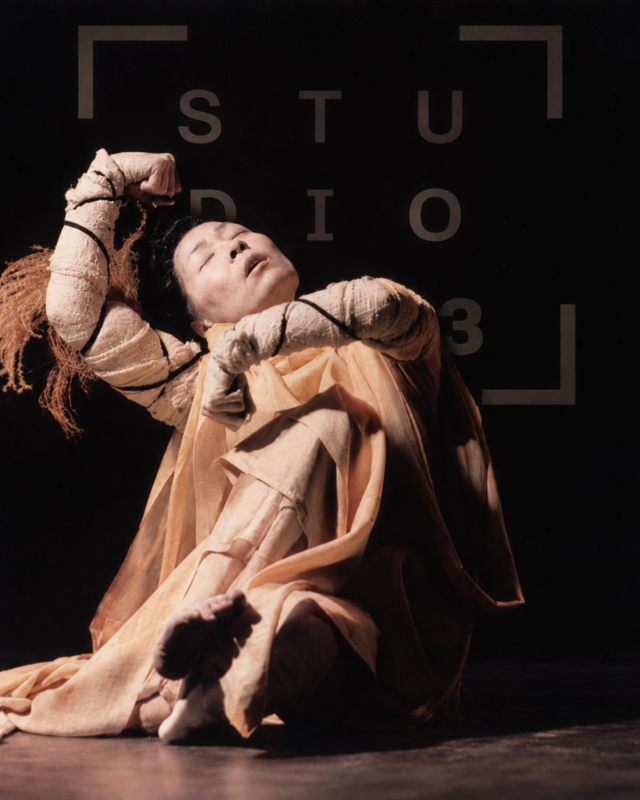 Denise Fujiwara dans Sumida River — photo de Cylla von Teidemann, montage infographique Martin Blais